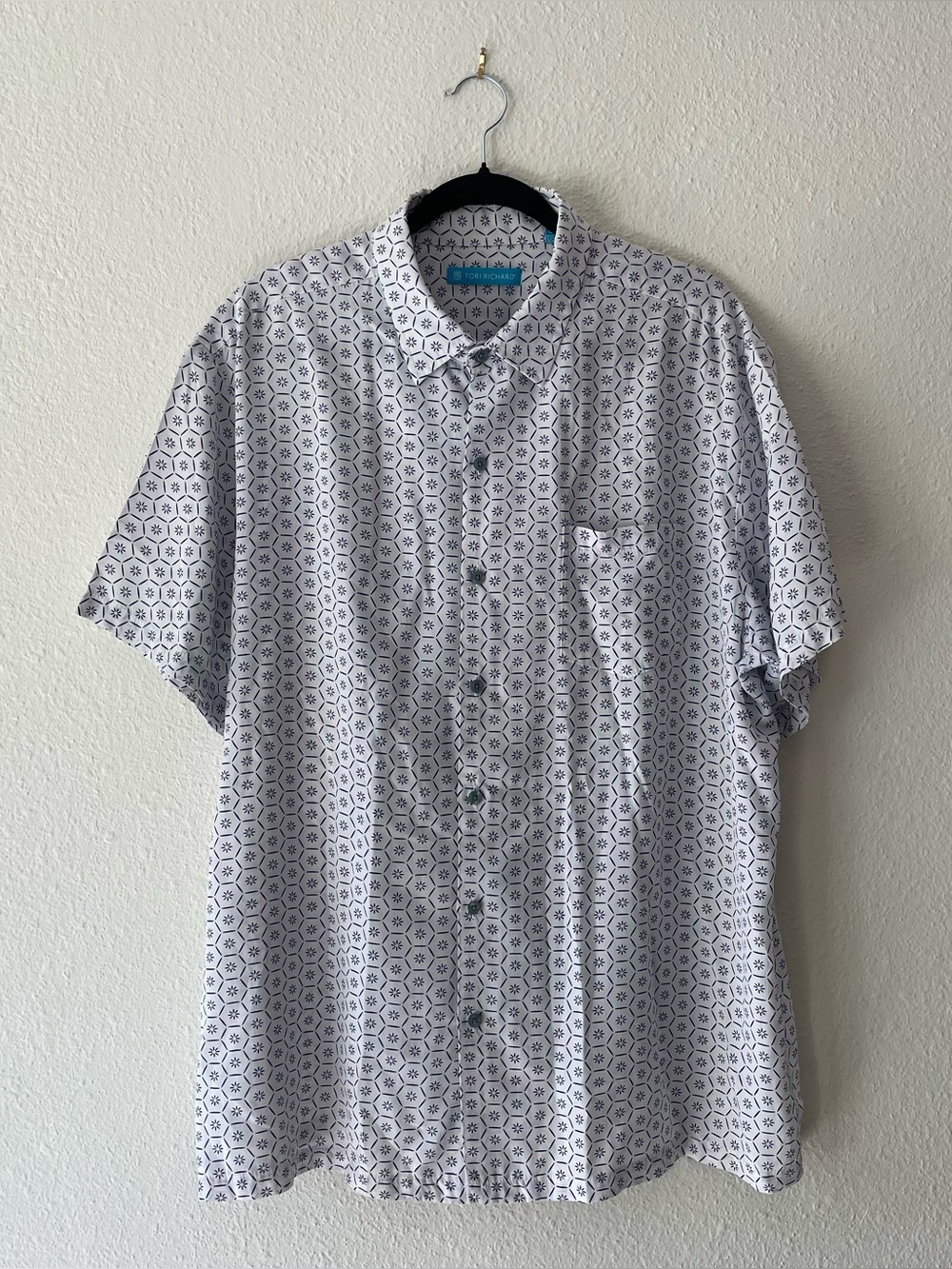 Tori Richard Hawaii XL Button Front Shirt White Blue Geometric Tencel Lyocell